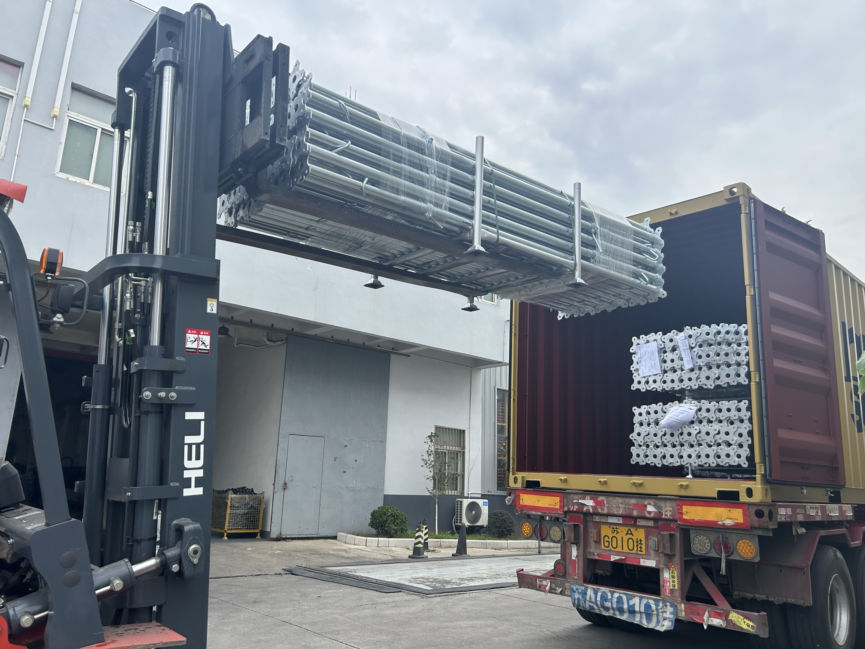 scaffolding props