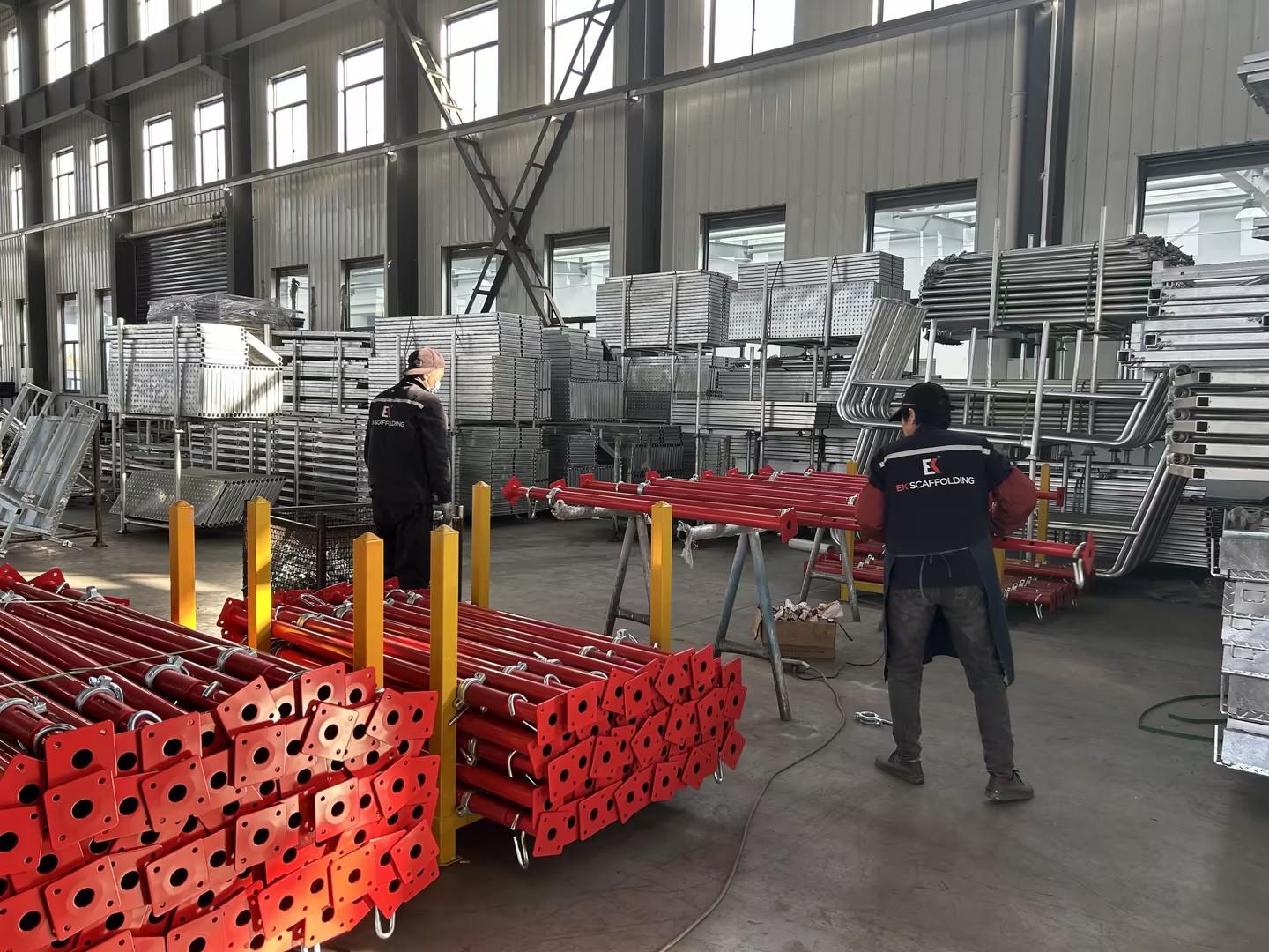 Adjustable steel props