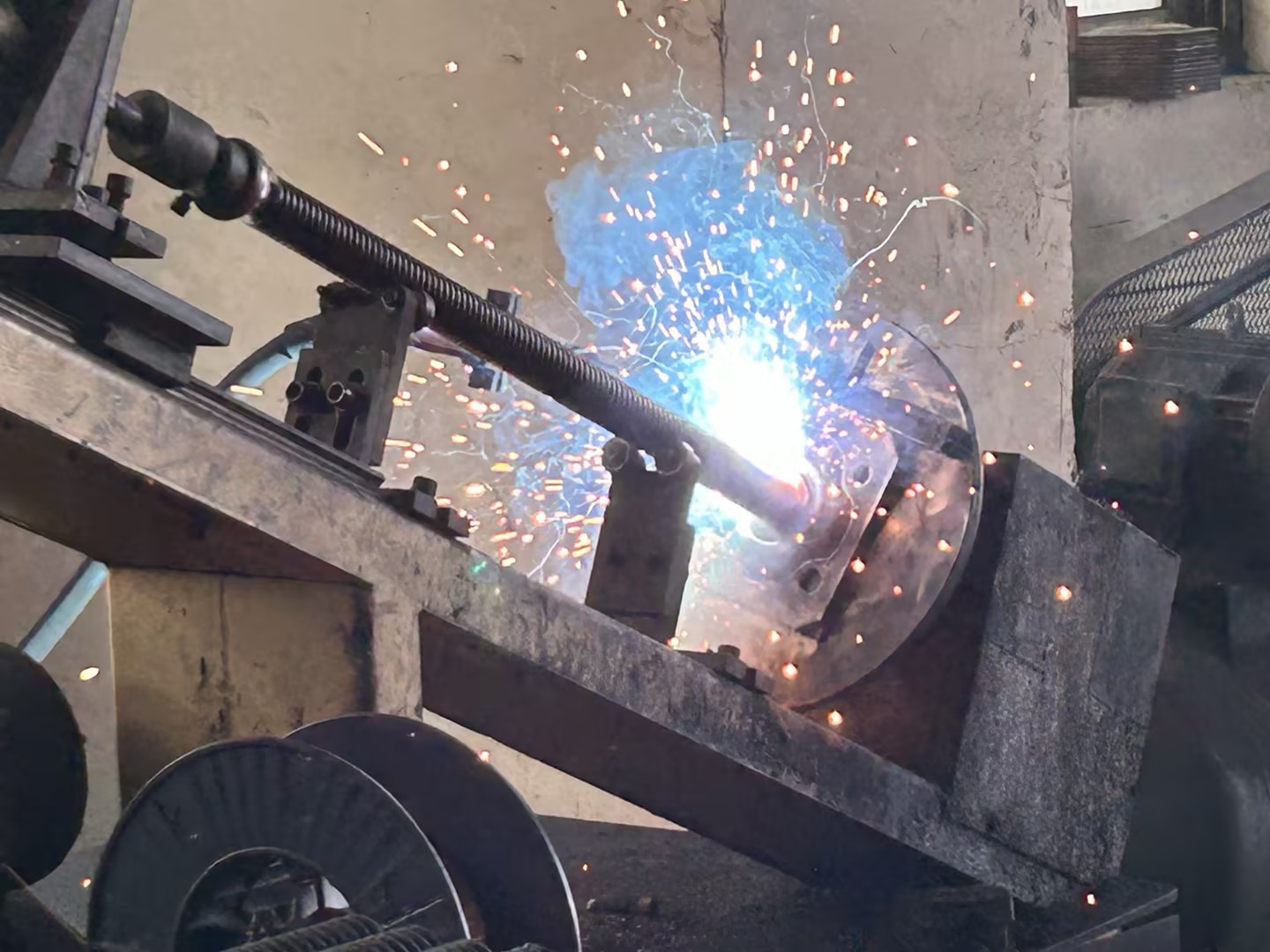 base jack welding