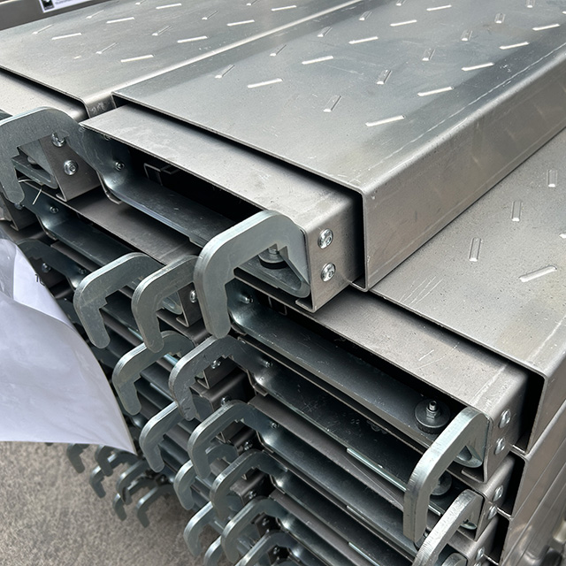 scaffolding hook plank