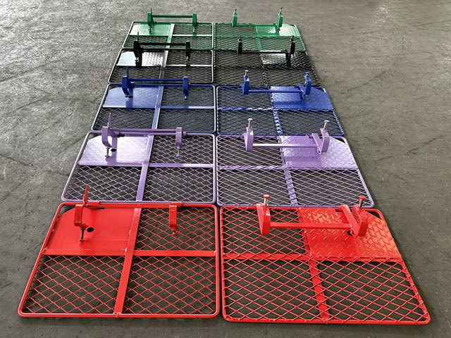 Color Scaffolding Trap Door